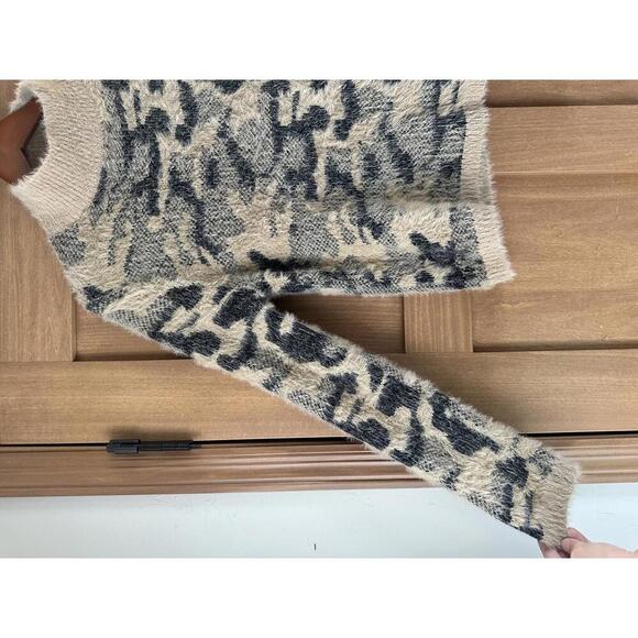 Fate DailyLook Cream Camo Mock Neck Long Sleeve Fuzzy Sweater Women’s Small - Picture 2 of 9